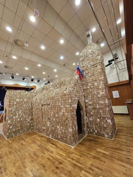 Največja skulptura iz wc rolic_arhiv Občine Domžale (10)